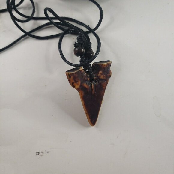 Dragon Tooth Necklace Charm - Picture 1 of 2